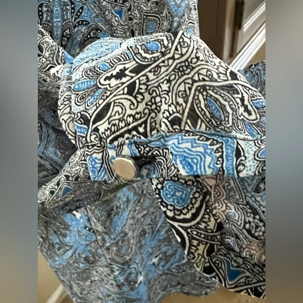 COLDWATER CREEK Blue Black & White Semi Sheer Chiffon Paisley Blouse Medium - Picture 6 of 8